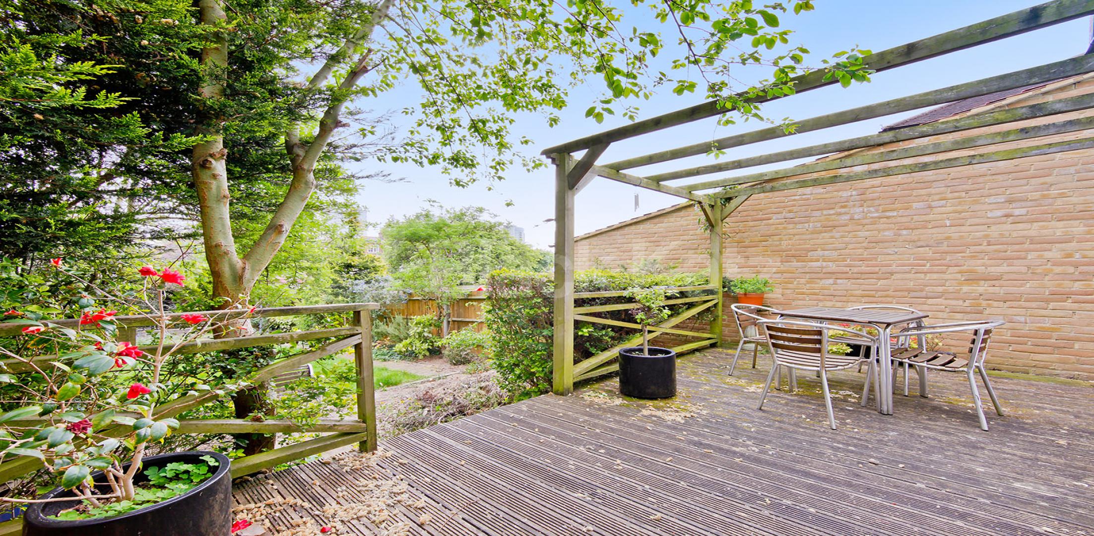 			LET , 4 Bedroom, 1 bath, 1 reception Terraced House			 Merton Road, East Putney/Wandsworth 